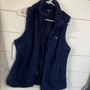 Navy Patagonia Los Gatos fleece vest.